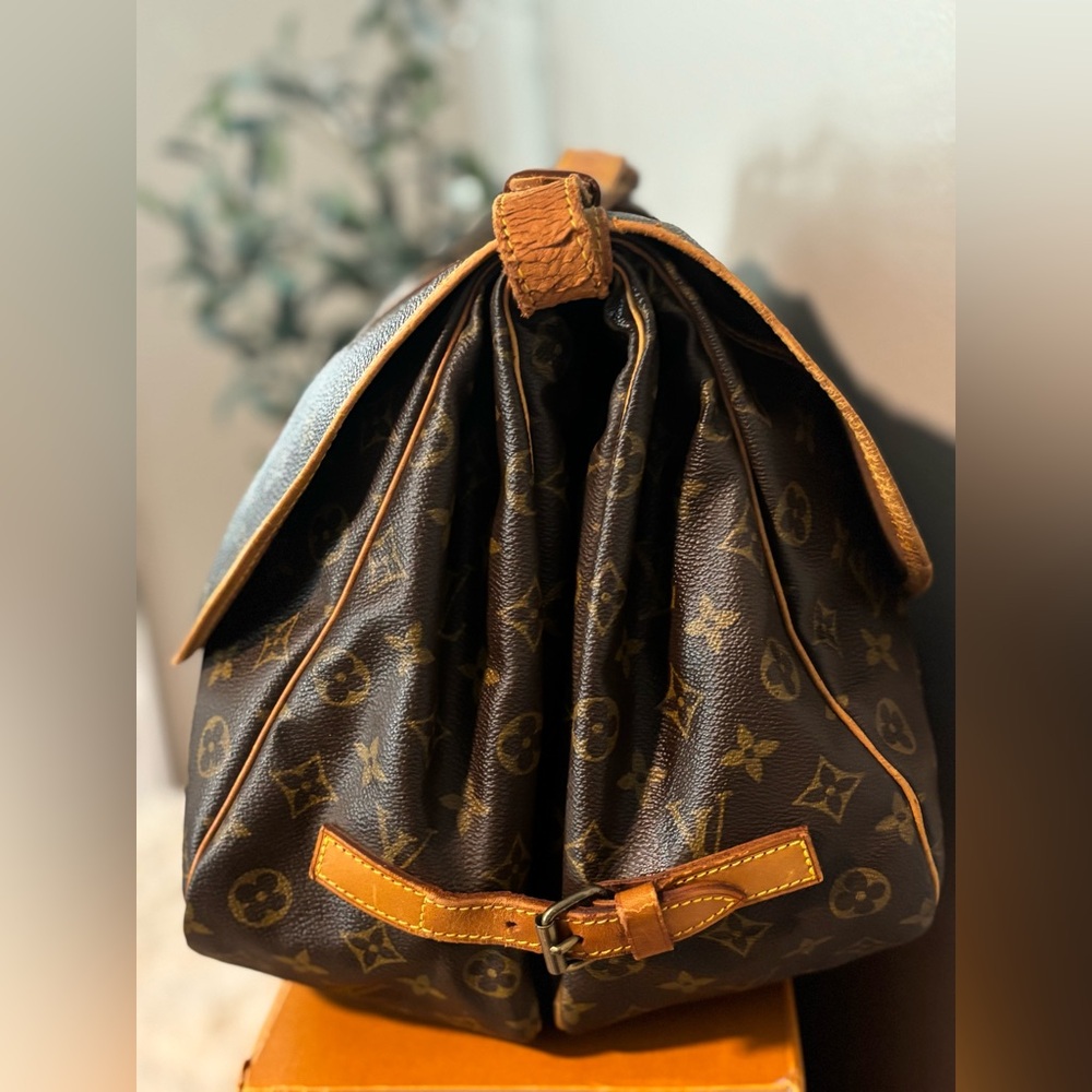 Louis Vuitton Saumur 35 Monogram Canvas Bag w/COA, Box & Dust Bag - Picture 6 of 16